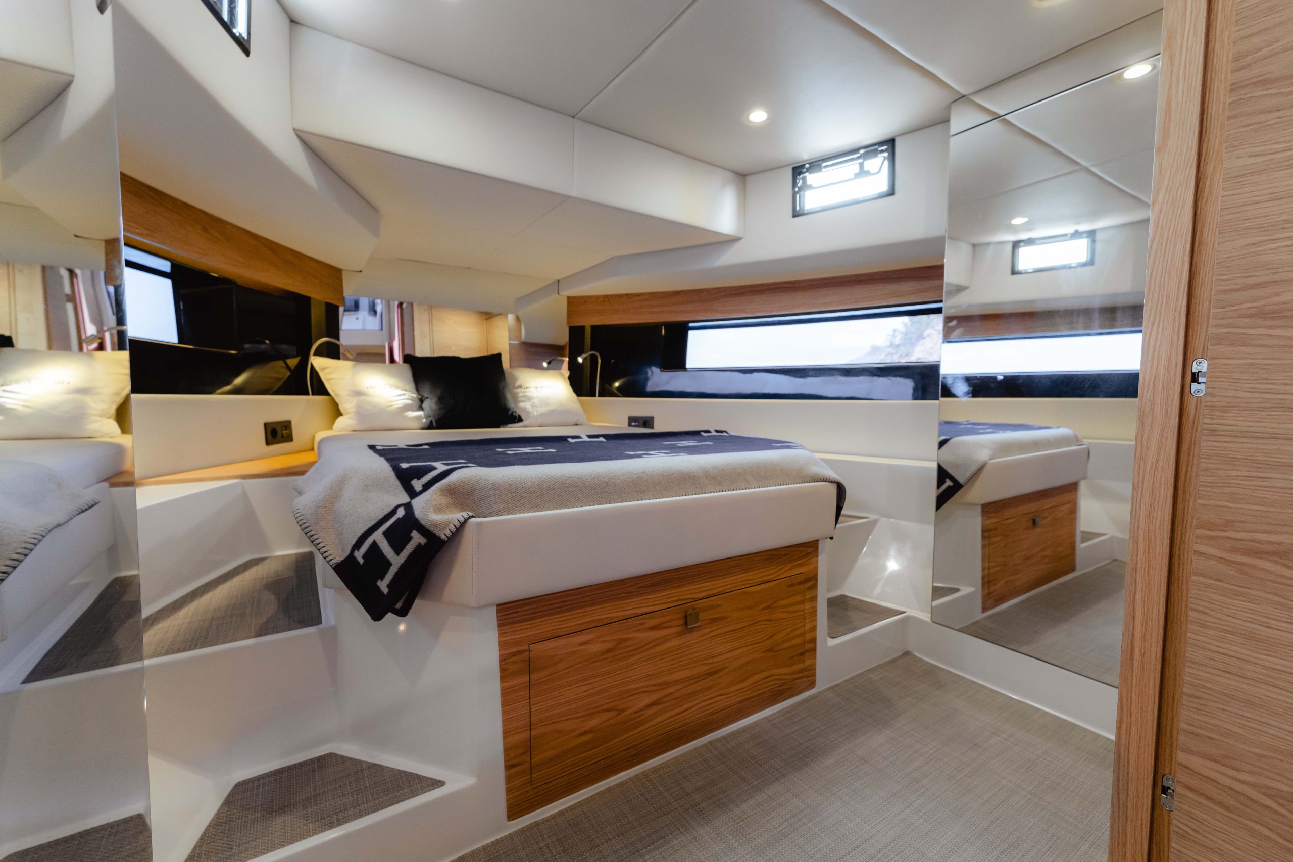 DeAntonioYachts_D50_37