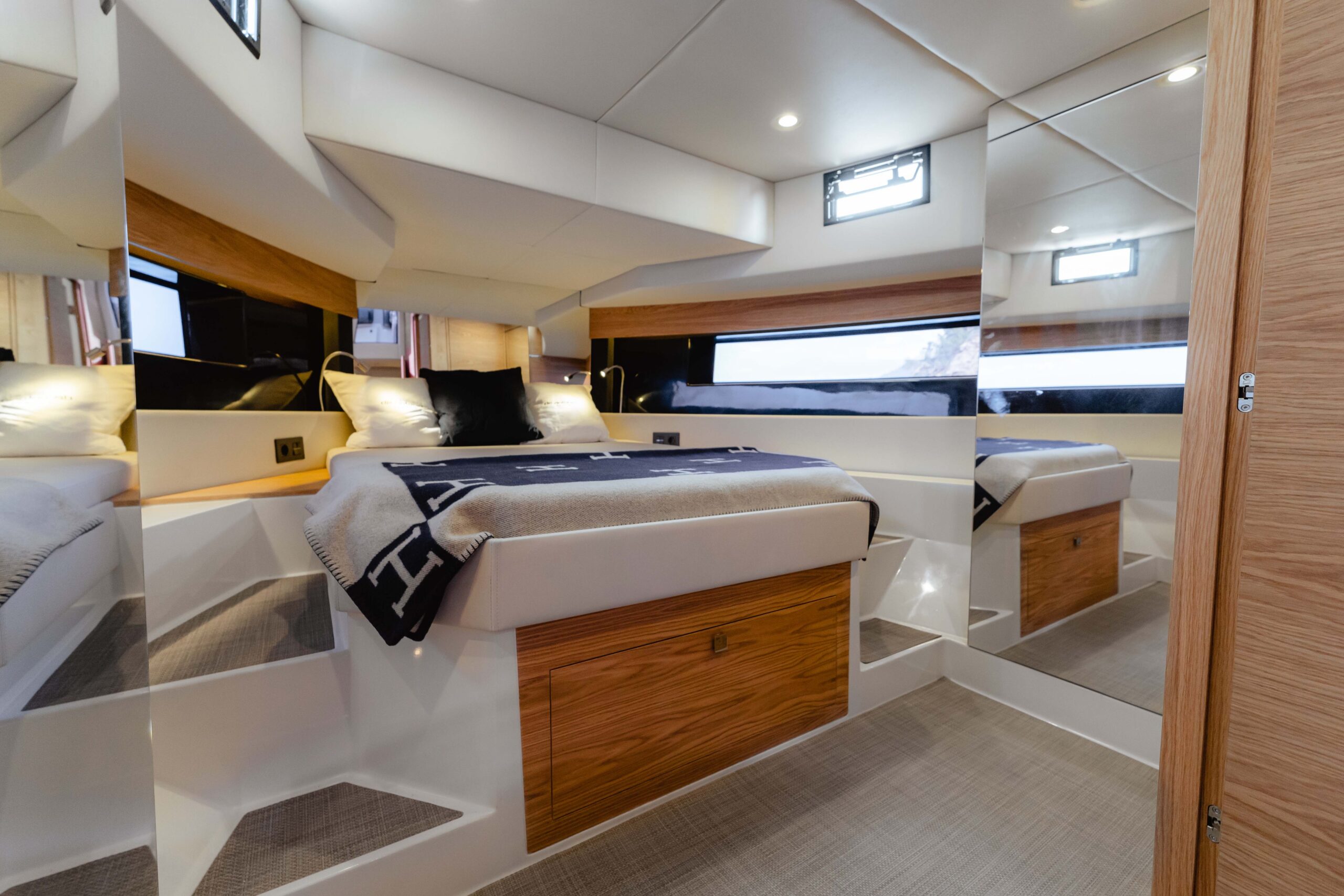 DeAntonioYachts_D50_37